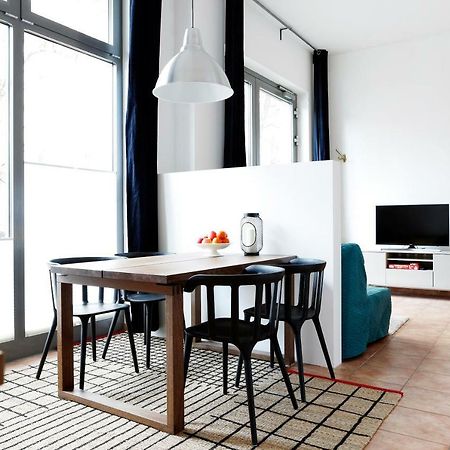 Swine By Rockchair Apartments L Superhost Status L Cozy Family & Business Flair In City Center "Mitte" Modern Studio Boxspringbed Welcomes You! Berlin Exterior photo