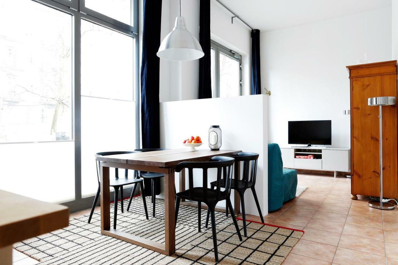 Swine By Rockchair Apartments L Superhost Status L Cozy Family & Business Flair In City Center "Mitte" Modern Studio Boxspringbed Welcomes You! Berlin Exterior photo