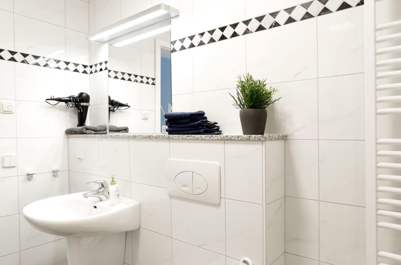 Swine By Rockchair Apartments L Superhost Status L Cozy Family & Business Flair In City Center "Mitte" Modern Studio Boxspringbed Welcomes You! Berlin Exterior photo